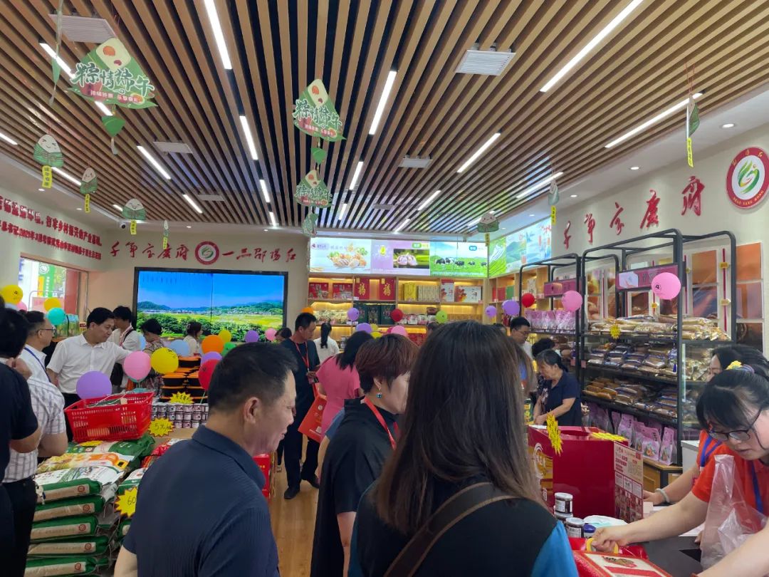 大喜日子！6月6日邵陽紅出貨倉百春園店盛大開業(yè) 我市邵陽紅品牌發(fā)展的腳步又前進(jìn)了一大步